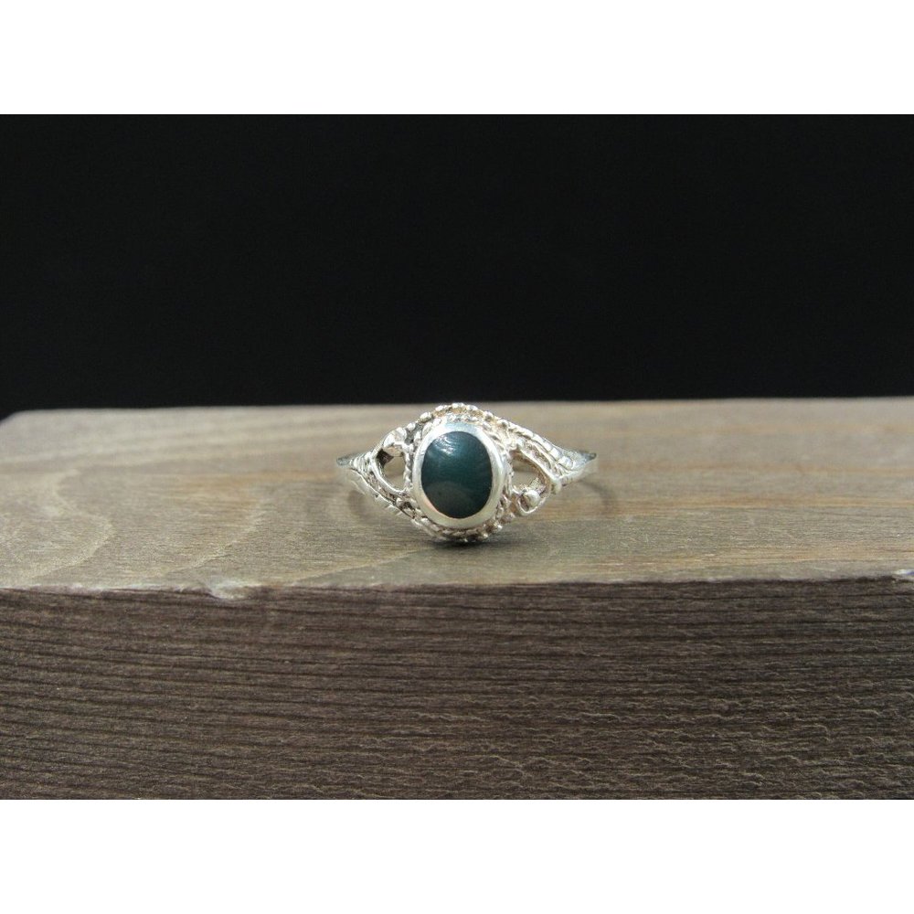 Size 7.5 Sterling Silver Fancy Accent Green Inlay Band Ring Vintage Statement